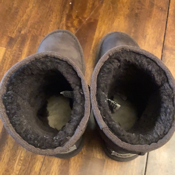 UGG AUSTRALIA CLASSIC SHORT 5825. - Picture 7 of 16